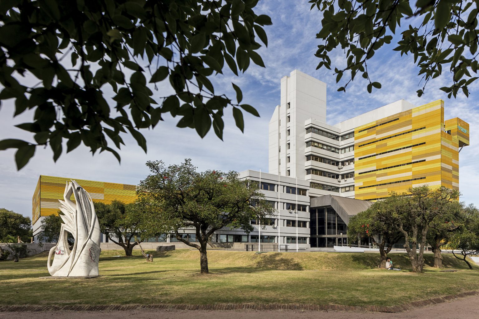 Arquitectura hospitalaria: salud, bienestar y tecnología presentado por Gómez Platero Arquitectura & Urbanismo